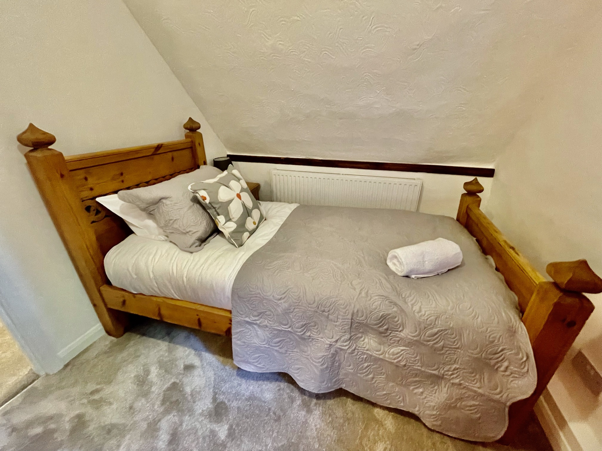 Twin bedroom at Galtons Cottage on first floor.JPG